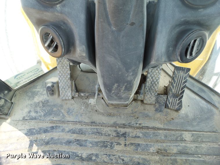 image for item DF0868 2012 John Deere 744K  wheel loader