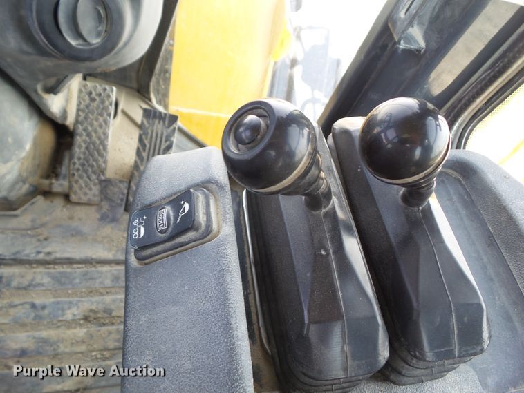 image for item DF0868 2012 John Deere 744K  wheel loader