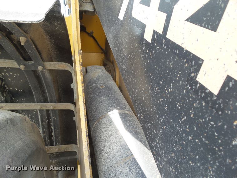 image for item DF0868 2012 John Deere 744K  wheel loader