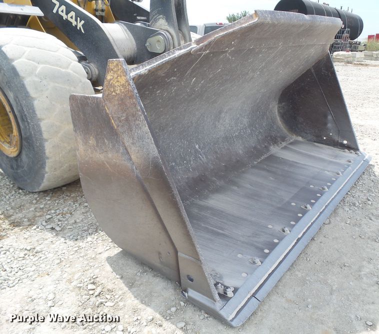 image for item DF0868 2012 John Deere 744K  wheel loader