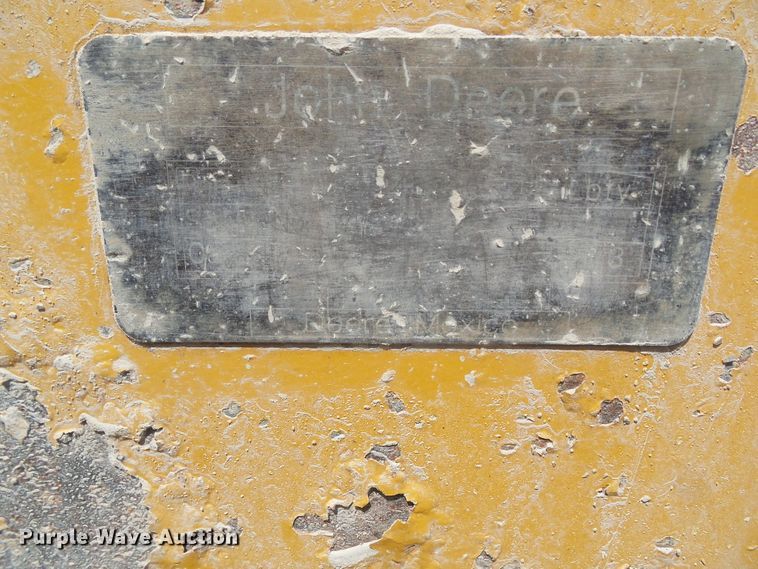 image for item DF0868 2012 John Deere 744K  wheel loader