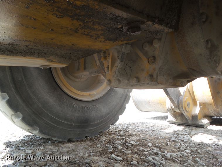 image for item DF0868 2012 John Deere 744K  wheel loader