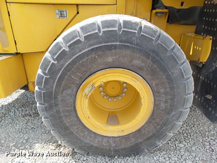 image for item DF0868 2012 John Deere 744K  wheel loader
