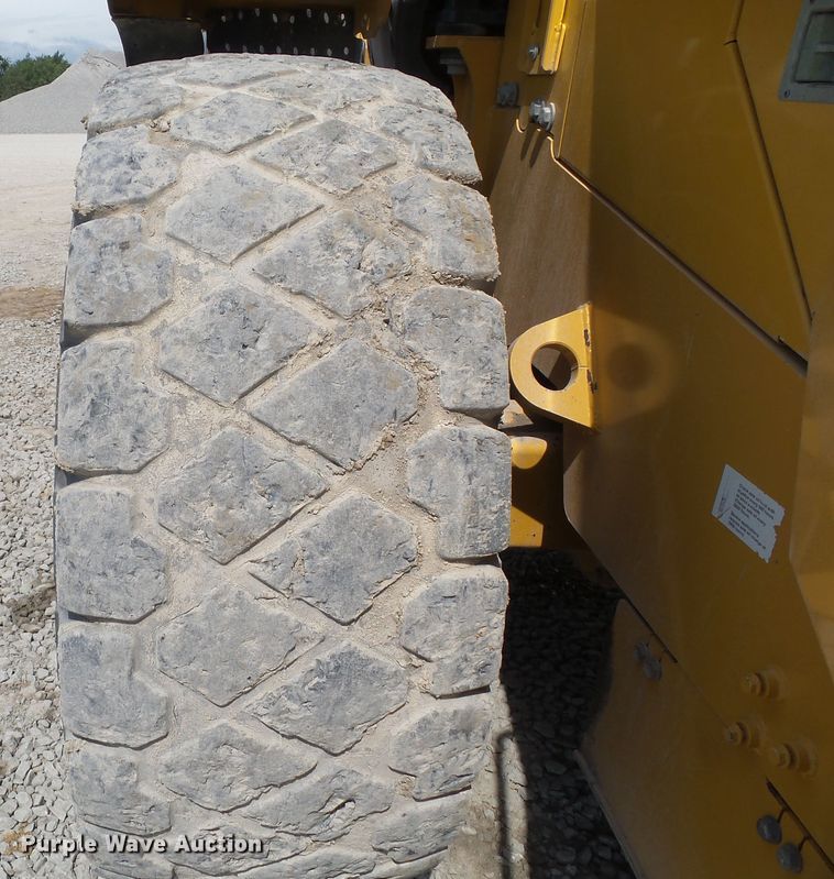 image for item DF0868 2012 John Deere 744K  wheel loader