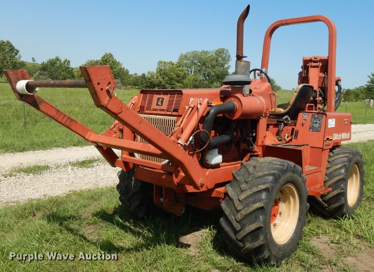 image for item DF5281 1997 Ditch Witch 8020 Turbo  vibratory cable plow