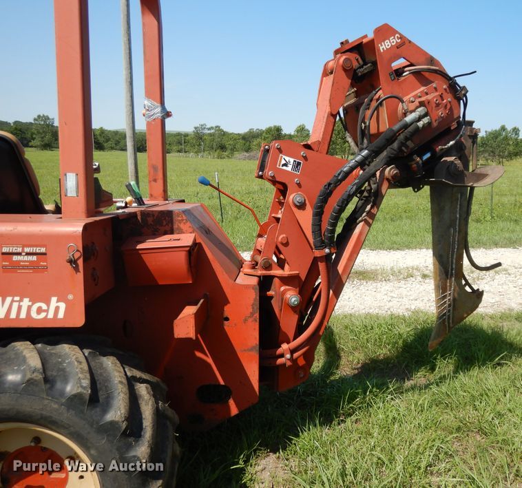 image for item DF5281 1997 Ditch Witch 8020 Turbo  vibratory cable plow
