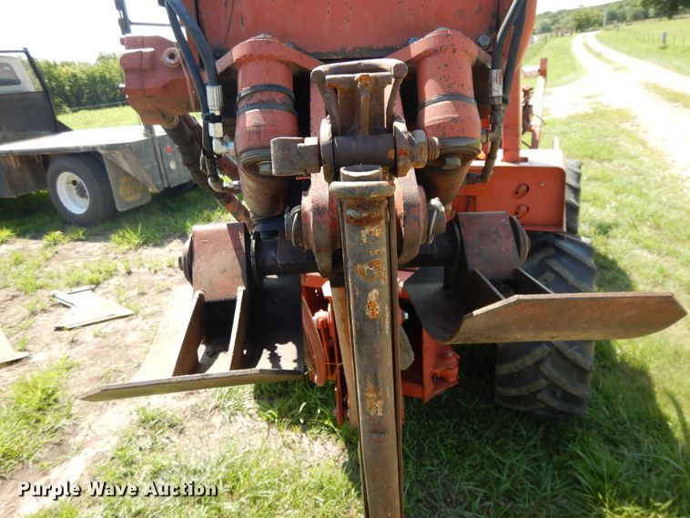 image for item DF5281 1997 Ditch Witch 8020 Turbo  vibratory cable plow