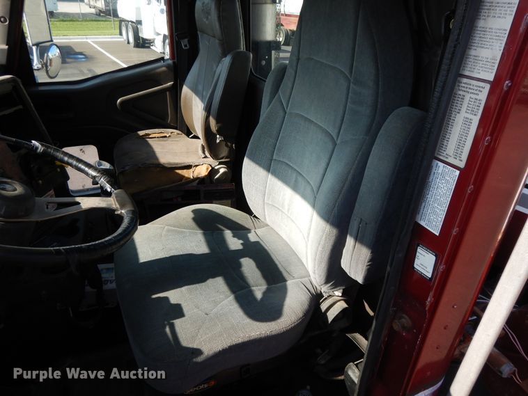 image for item DF5301 2001 International 5600i  vacuum truck