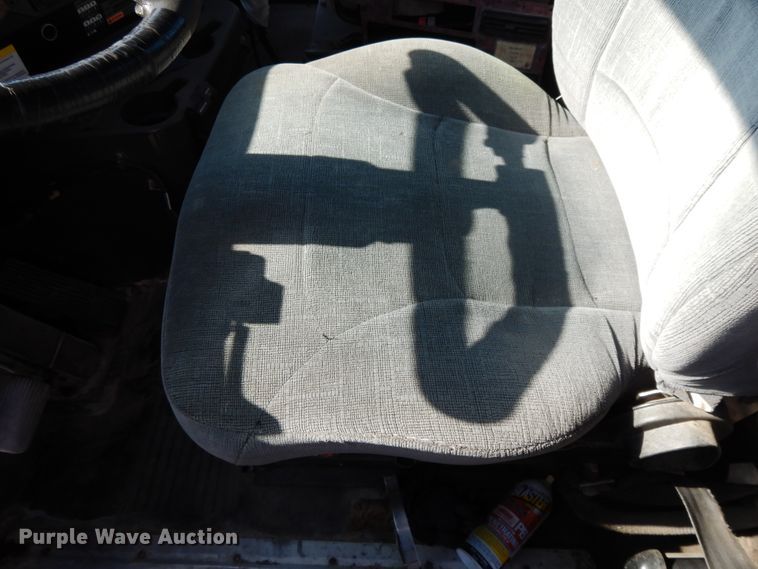 image for item DF5301 2001 International 5600i  vacuum truck