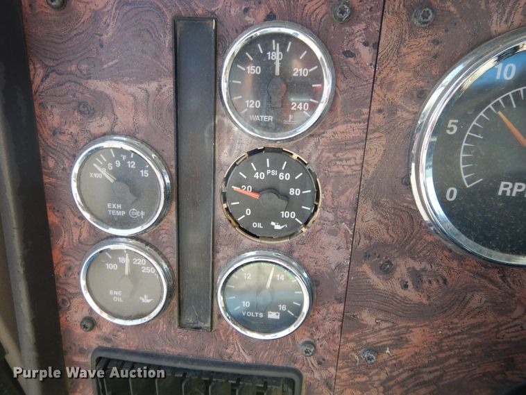 image for item DF5301 2001 International 5600i  vacuum truck