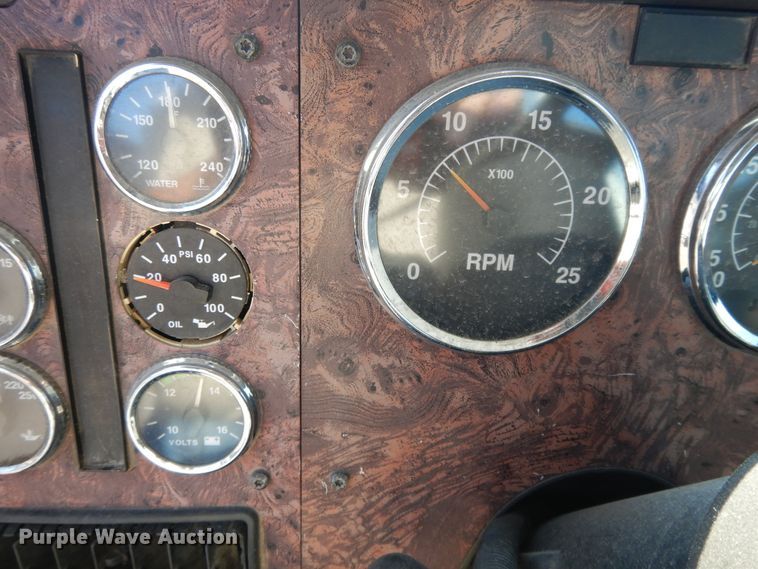 image for item DF5301 2001 International 5600i  vacuum truck