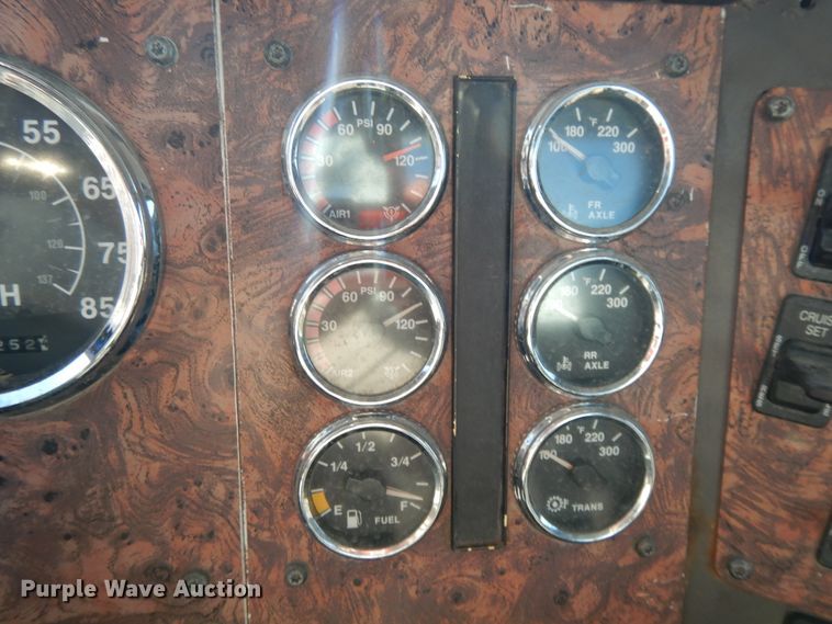 image for item DF5301 2001 International 5600i  vacuum truck