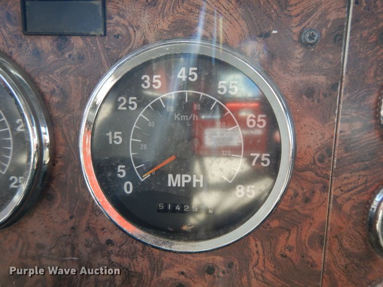 image for item DF5301 2001 International 5600i  vacuum truck