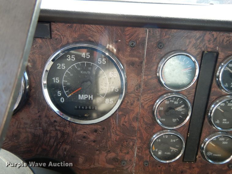 image for item DF5301 2001 International 5600i  vacuum truck