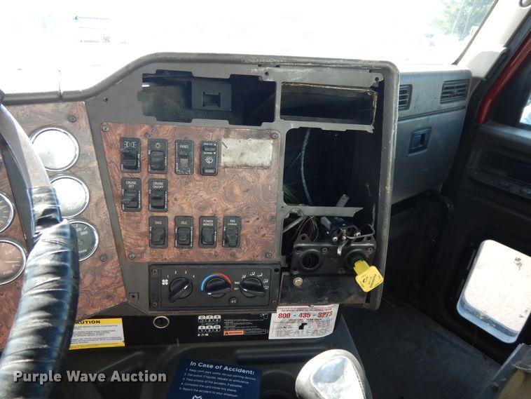 image for item DF5301 2001 International 5600i  vacuum truck