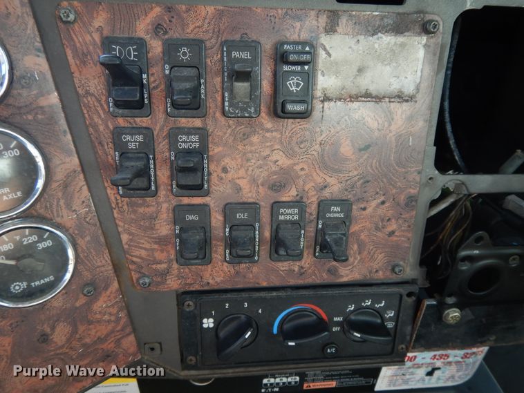 image for item DF5301 2001 International 5600i  vacuum truck