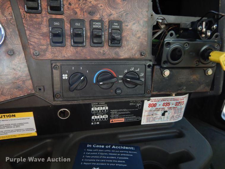 image for item DF5301 2001 International 5600i  vacuum truck