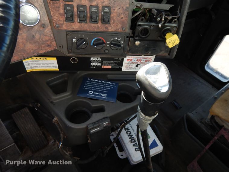 image for item DF5301 2001 International 5600i  vacuum truck