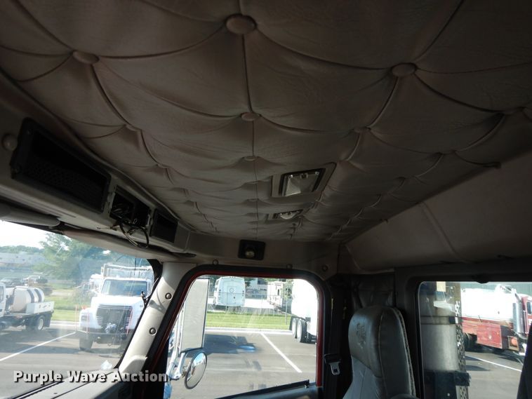 image for item DF5301 2001 International 5600i  vacuum truck