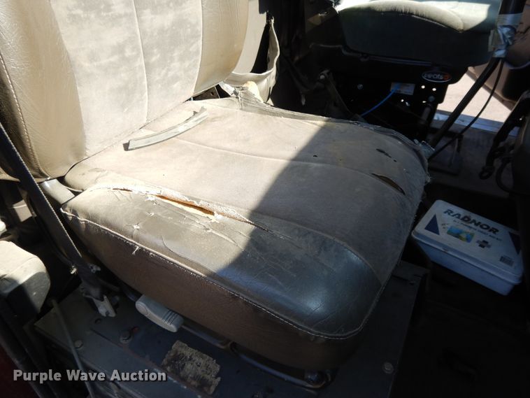 image for item DF5301 2001 International 5600i  vacuum truck