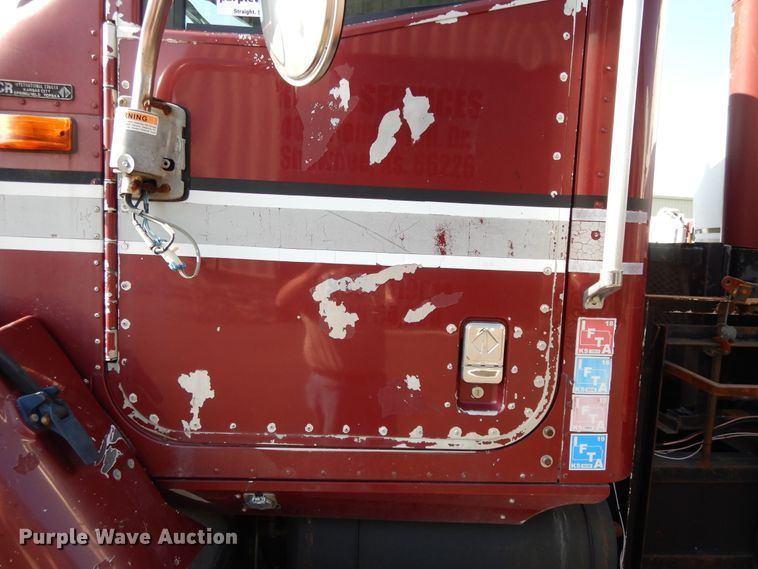 image for item DF5301 2001 International 5600i  vacuum truck