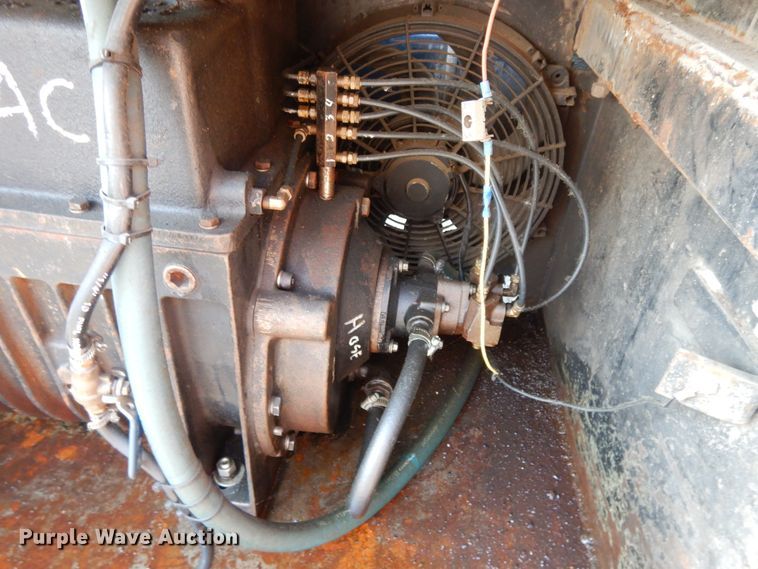 image for item DF5301 2001 International 5600i  vacuum truck