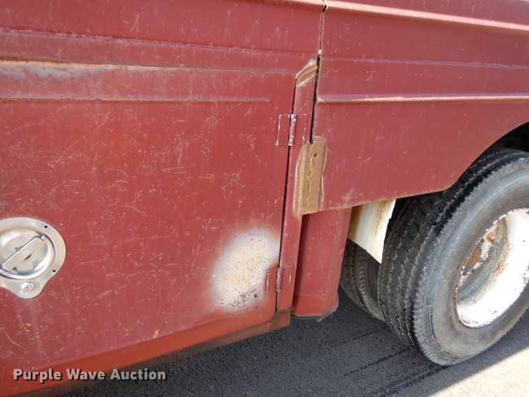 image for item DF5301 2001 International 5600i  vacuum truck