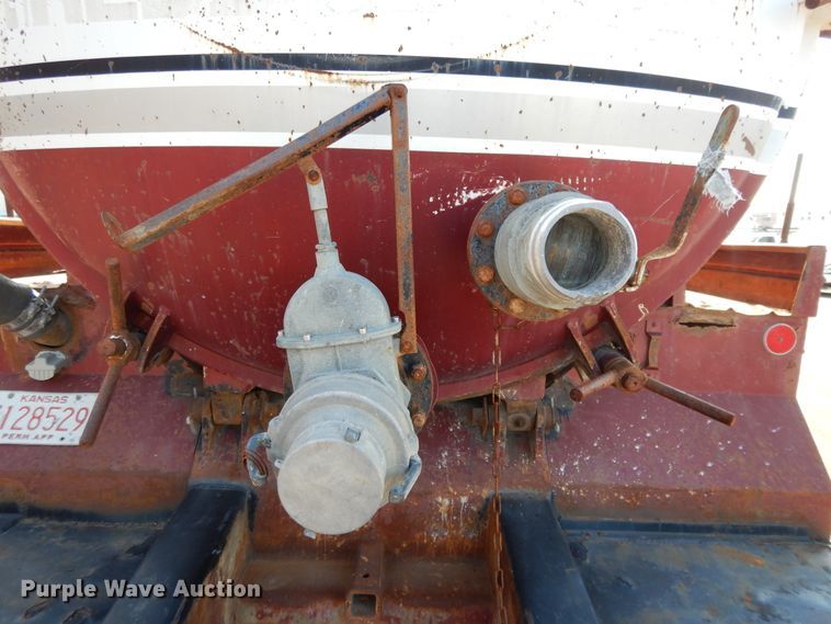 image for item DF5301 2001 International 5600i  vacuum truck