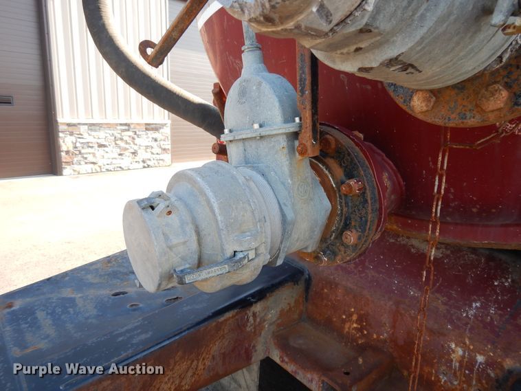 image for item DF5301 2001 International 5600i  vacuum truck