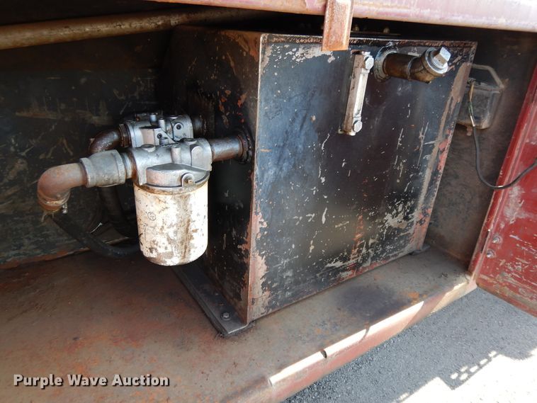 image for item DF5301 2001 International 5600i  vacuum truck