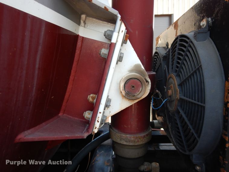 image for item DF5301 2001 International 5600i  vacuum truck