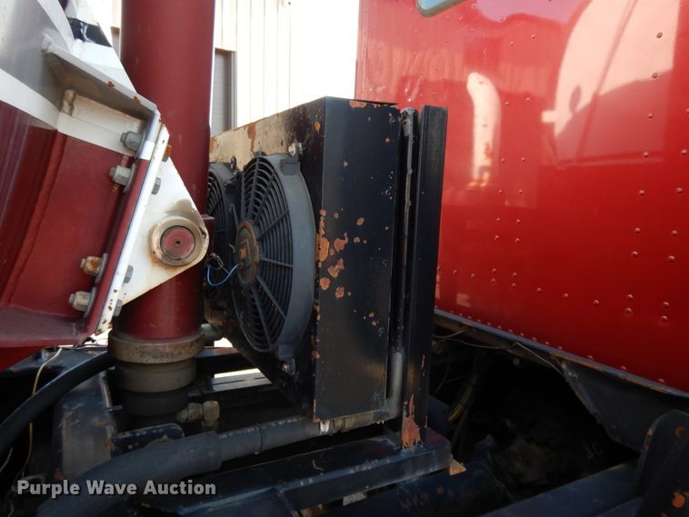 image for item DF5301 2001 International 5600i  vacuum truck