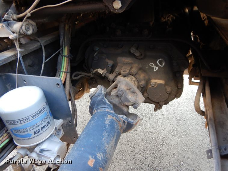 image for item DF5301 2001 International 5600i  vacuum truck