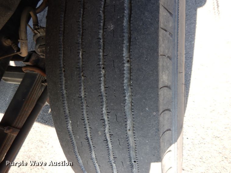 image for item DF5301 2001 International 5600i  vacuum truck