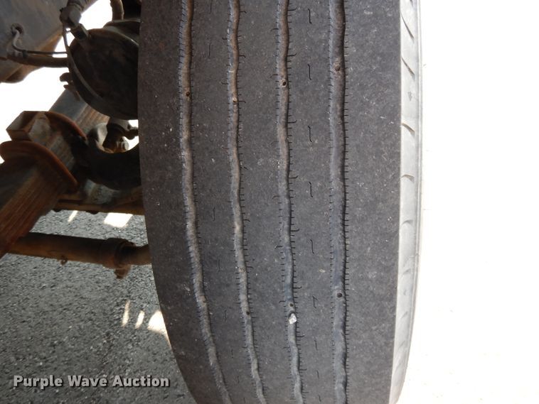 image for item DF5301 2001 International 5600i  vacuum truck