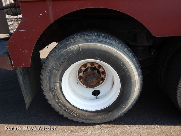 image for item DF5301 2001 International 5600i  vacuum truck