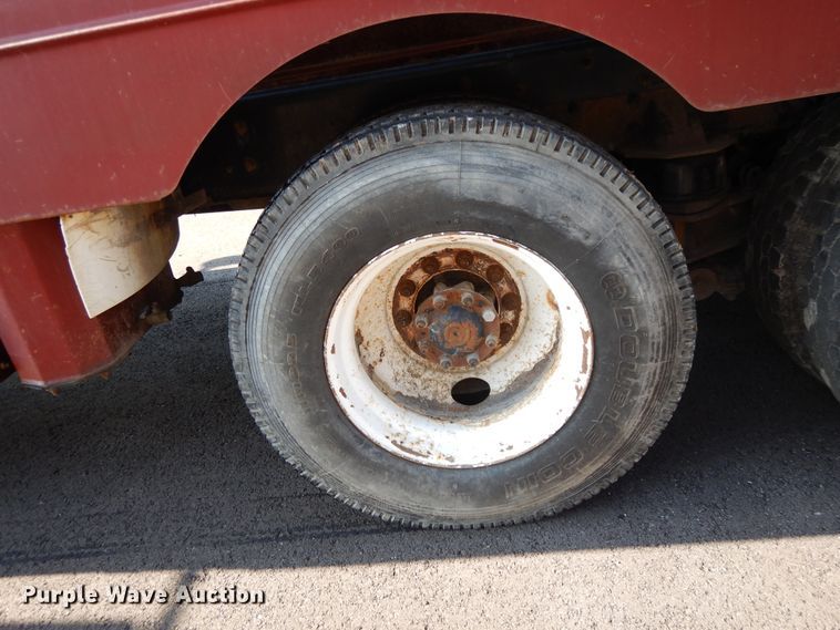 image for item DF5301 2001 International 5600i  vacuum truck