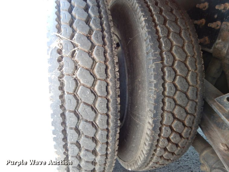 image for item DF5301 2001 International 5600i  vacuum truck