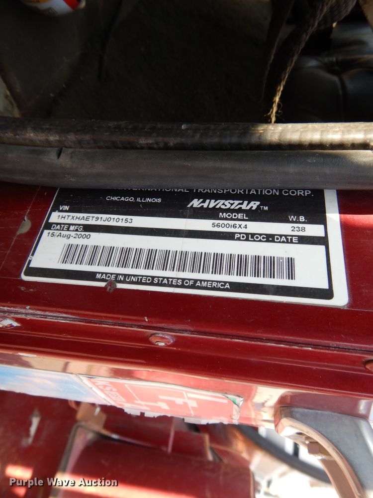 image for item DF5301 2001 International 5600i  vacuum truck