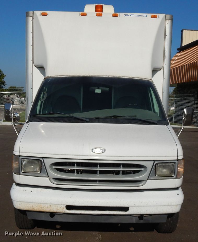 image for item DF5303 2002 Ford E450  box truck