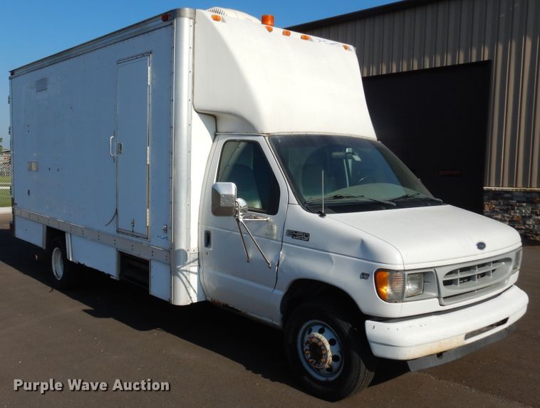 image for item DF5303 2002 Ford E450  box truck