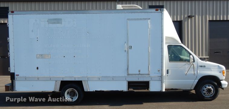 image for item DF5303 2002 Ford E450  box truck