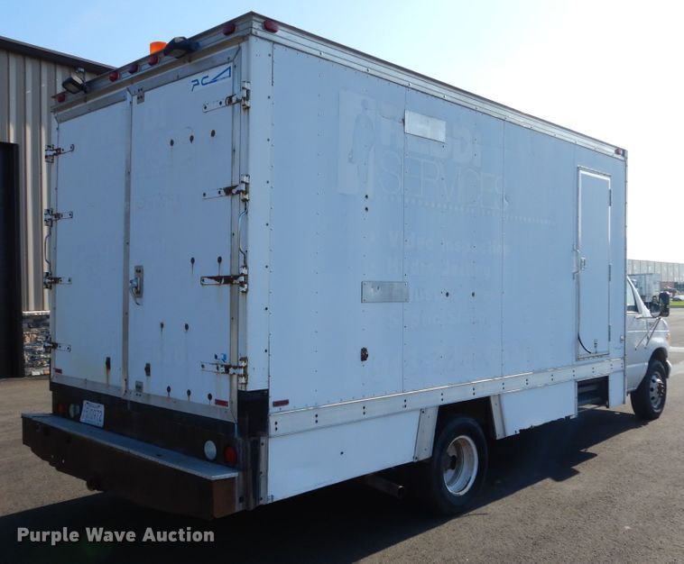 image for item DF5303 2002 Ford E450  box truck