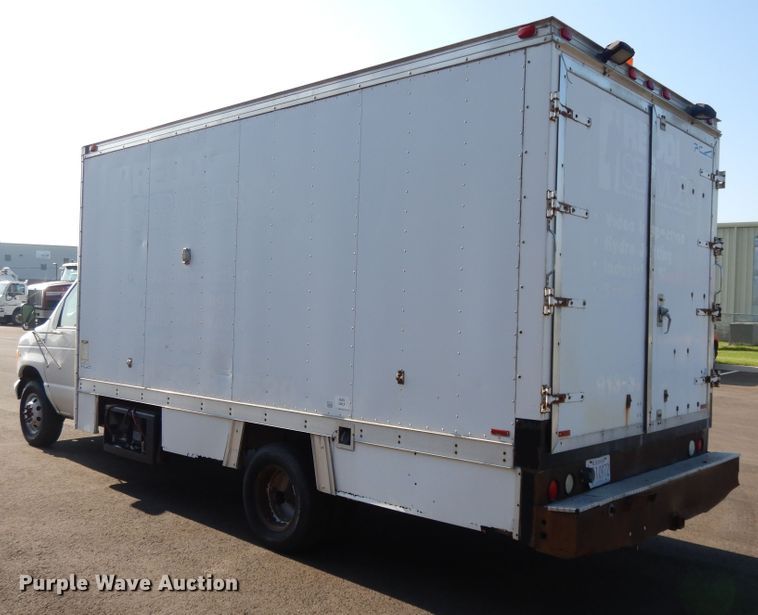 image for item DF5303 2002 Ford E450  box truck