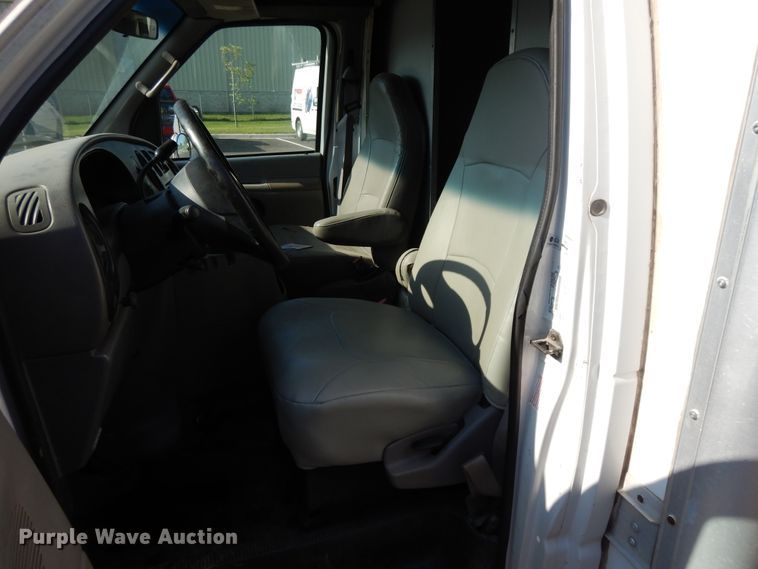 image for item DF5303 2002 Ford E450  box truck