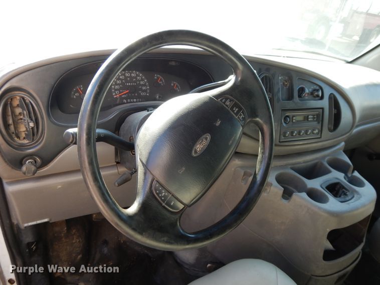 image for item DF5303 2002 Ford E450  box truck