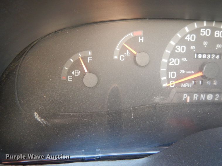 image for item DF5303 2002 Ford E450  box truck