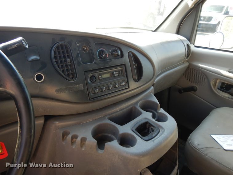 image for item DF5303 2002 Ford E450  box truck