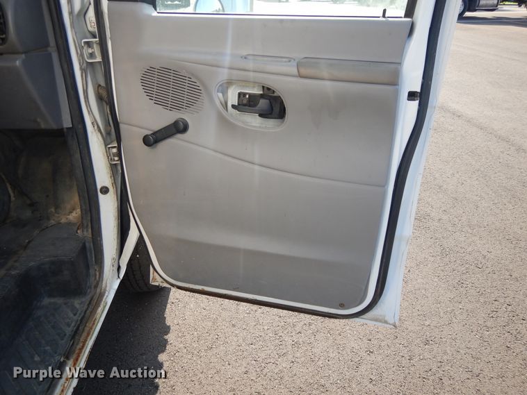 image for item DF5303 2002 Ford E450  box truck