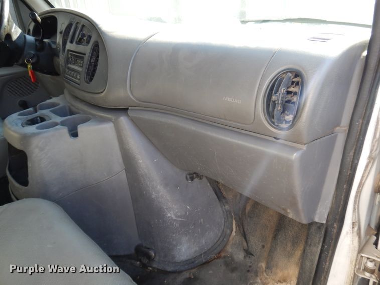 image for item DF5303 2002 Ford E450  box truck